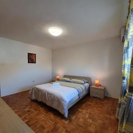 Villa Scenic Retreat With Pool Gornje Sitno
